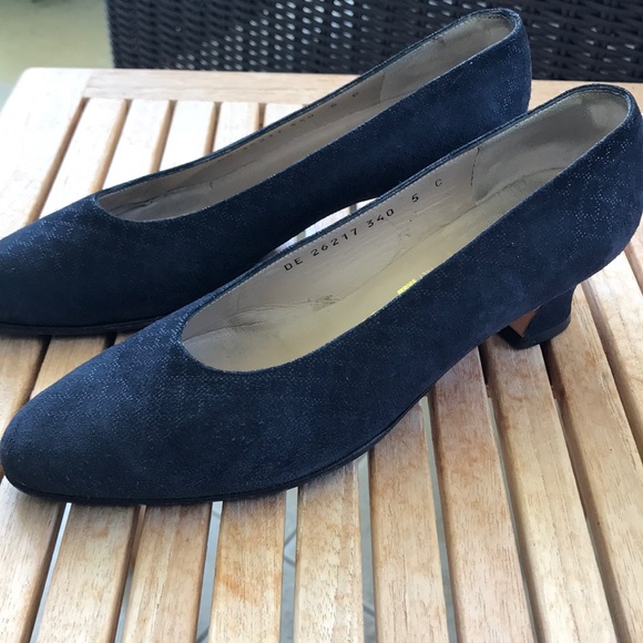 Ferragamo women’s suede pumps 5 - Picture 3 of 11